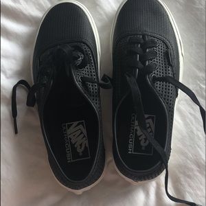 Vans authentic perforated sneaker